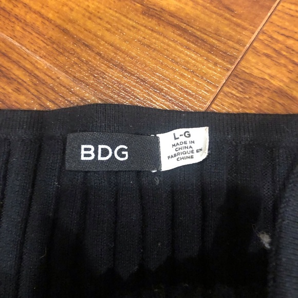 ✨ 2/$20 ✨ BDG CROPPED BLACK RIBBED CROP TOP✨ - Picture 4 of 4